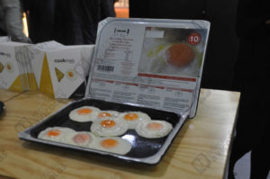 Los huevos "cookegg", huevos fritos congelados, una novedad presentada por la firma de Vitoria Food Style en Alimentaria 2016. Fuente: Revista SELECCIONES AVICOLAS, mayo 2016