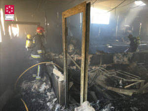 La nave, calcinada después del incendio. Foto gentileza del SIAB de Castellón.