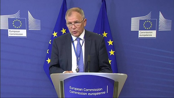 El comisario europeo de Salud y Seguridad Alimentaria, Vytenis Andriukaitis, durante la rueda de prensa de la Comisión Europea